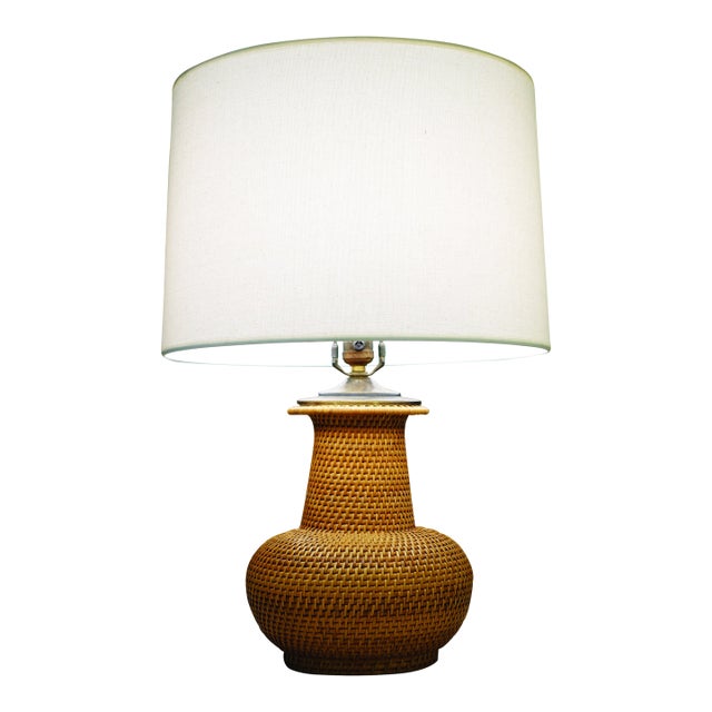 1960s Sublime Atomic Modern Rattan Wicker Basket Weave Chimney Brass Table Lamp For Sale