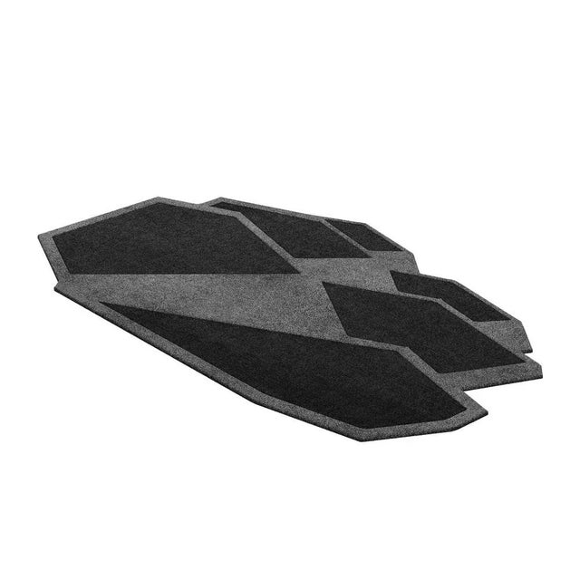Tapis Retro #016 is a retro rug with an irregular shape and monochromatic hues. Inspired by architectural lines, this...