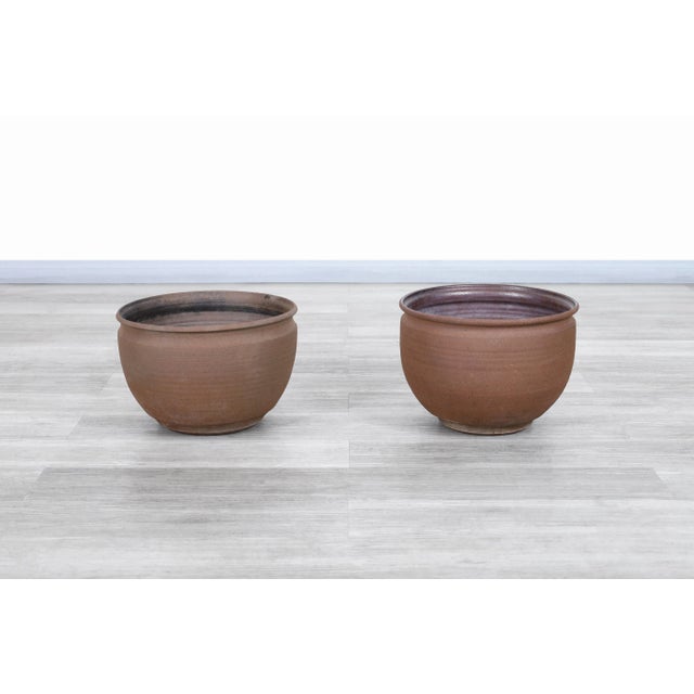 Mid-Century Modern Earthgender Ceramic Planter by David Cressey & Robert Maxwell For Sale In Los Angeles - Image 6 of 11