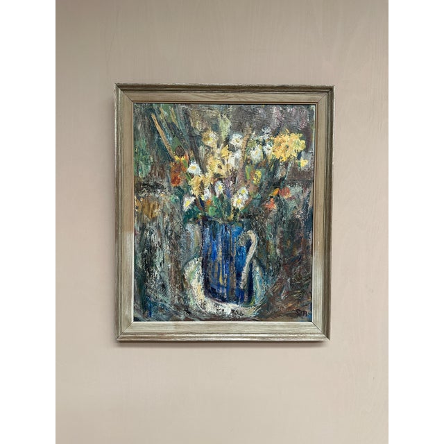 Original Swedish Oil on Panel – “Flowers in Blue Vase” by Sven Age – Signed – Vintage & Framed – 73 × 63 cm (28.7" ×...