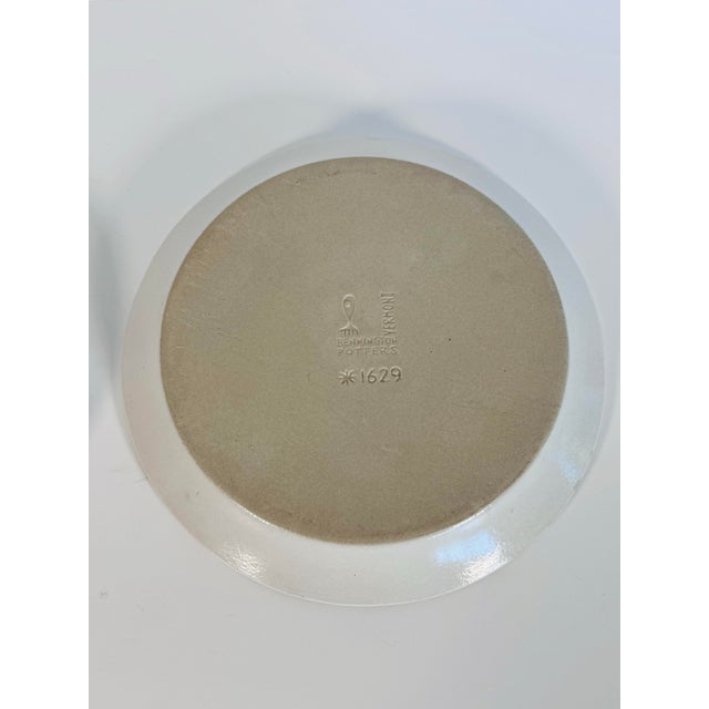 Vintage 1960s Bennington Pottery Vermont Matte White Dinner Plates, Pair For Sale - Image 9 of 9