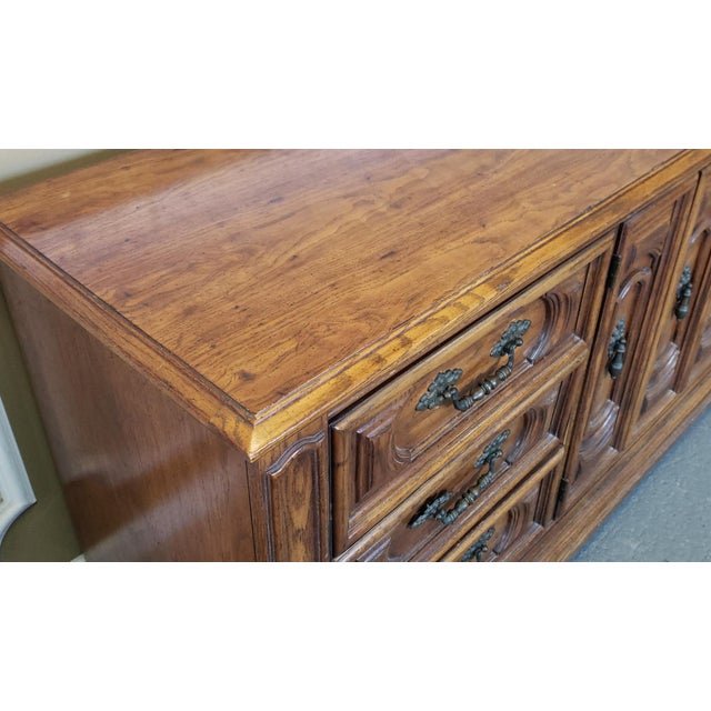 Brown Vintage 1970s Thomasville Furniture Oak & Ash Bedroom Triple Dresser For Sale - Image 8 of 12