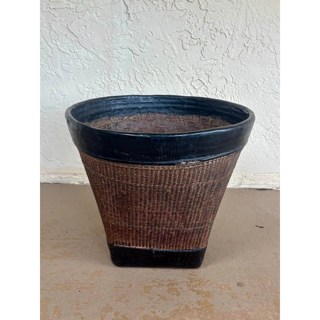 Rustic 19th Century Thai Hand Woven Rattan Black Lacquer Grain Basket For Sale - Image 3 of 7