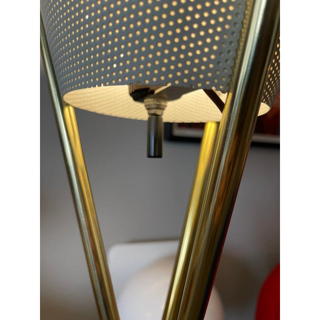Pair of Gerald Thurston Lightolier Tripod Floor Lamps, Early 50s Design For Sale In Las Vegas - Image 6 of 12