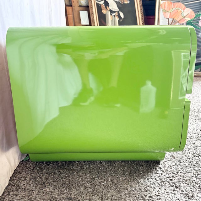 1980s Postmodern Lime Green Lacquer Laminate Waterfall Dresser For Sale In Miami - Image 6 of 6