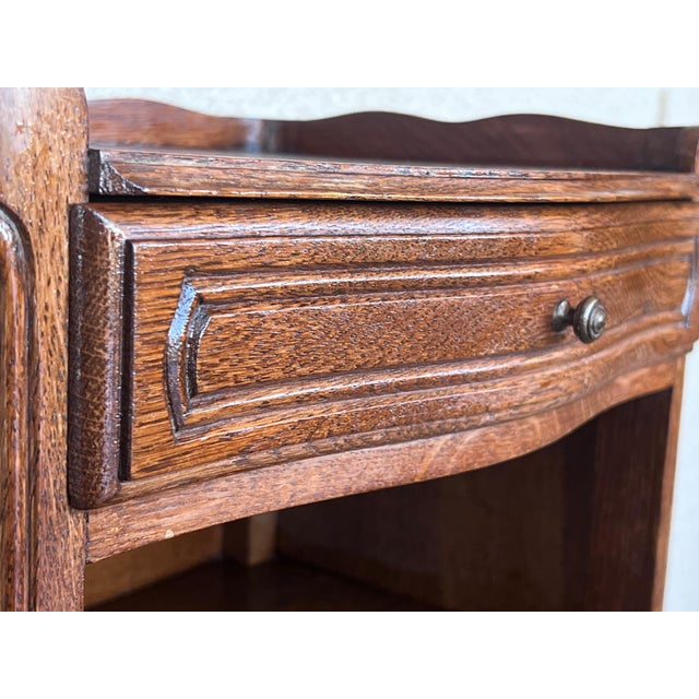 Brown Early 20th Century Pair of Walnut Nightstands Tables with Drawer and Open Shelf For Sale - Image 8 of 18