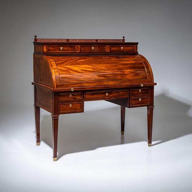 Louis XVI Roll-Top Desk in Mahogany, 1800s For Sale - Image 5 of 14