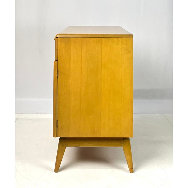 Heywood-Wakefield Mid-Century Modern Heywood-Wakefield Solid Birch Server Cabinet in Wheat (Model M1597) For Sale - Image 4 of 15