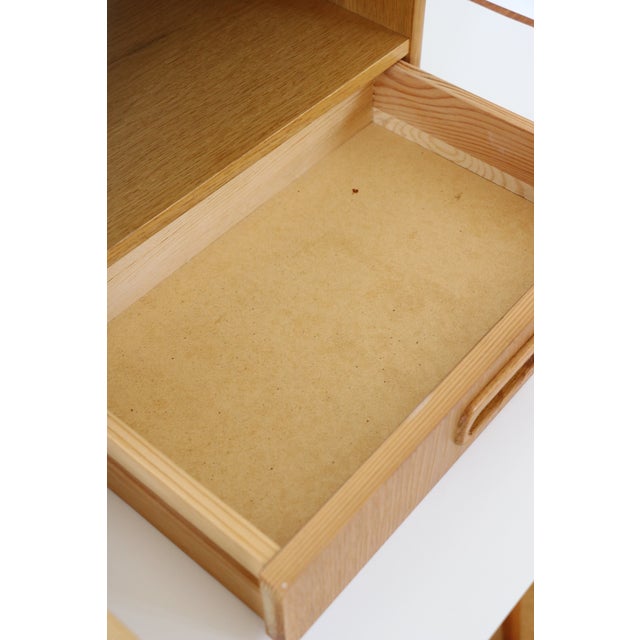 1960s Scandinavian Wall-Mounted Bedside Tables with Drawers in Oak, 1960, Set of 2 For Sale - Image 5 of 13