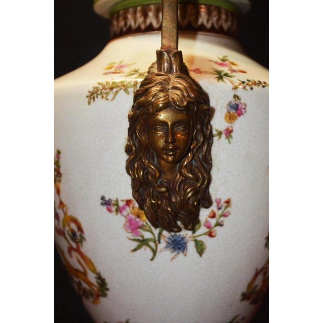 Gold Neoclassical Sèvres Gilt Porcelain Amphora Table Lamp with Silk Shade, France, 1850s For Sale - Image 8 of 18