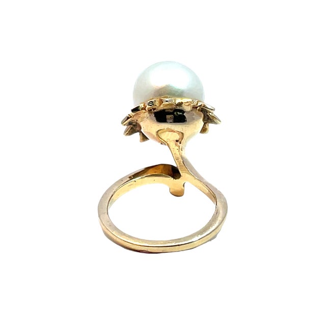 Discover the elegance of our GIA certified South Sea pearl sunflower-shaped ring, a stunning piece that combines luxury...