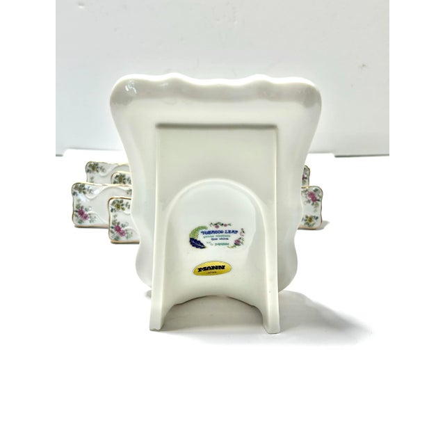 1960s Mann Porcelain Place Card Holders and Message Board – Tobacco Leaf Pattern – Set of 9 For Sale - Image 10 of 12