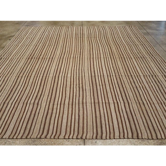 Galerie Shabab Collection Mid-20th Century Handmade Turkish Flatweave Kilim Square Room Size Carpet For Sale - Image 4 of 8