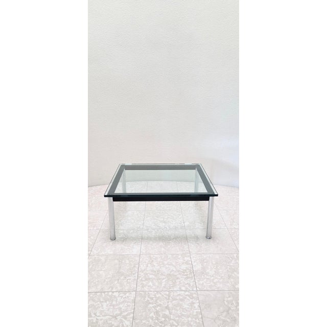 2000 - 2009 Cassina Lc10 Table en Tube Basse Coffee Table Glass Top Chrome Legs Black Base Le Corbusier Pierre Jeanneret Charlotte Perriand For Sale - Image 5 of 12