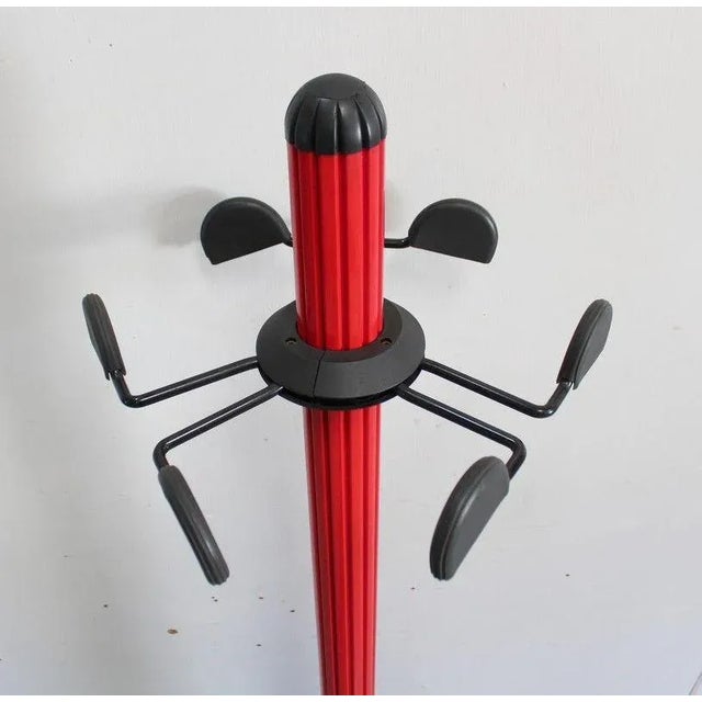 This two-colored coat rack, edited in the 1980's by Seccose, is the product of an Italian Quality Manufacturing. The...
