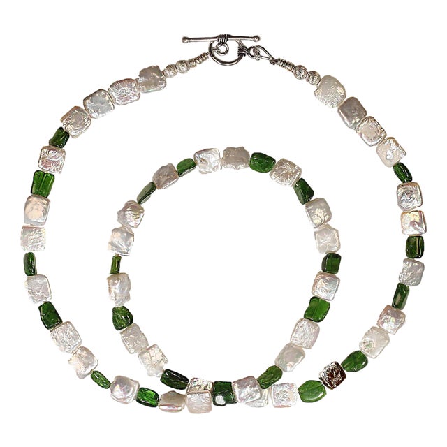 Aria Jewelry 25-Inch White Pearl & Green Chrome Diopside Necklace For Sale