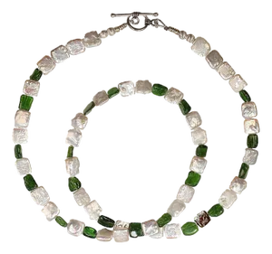 Aria Jewelry 25-Inch White Pearl & Green Chrome Diopside Necklace