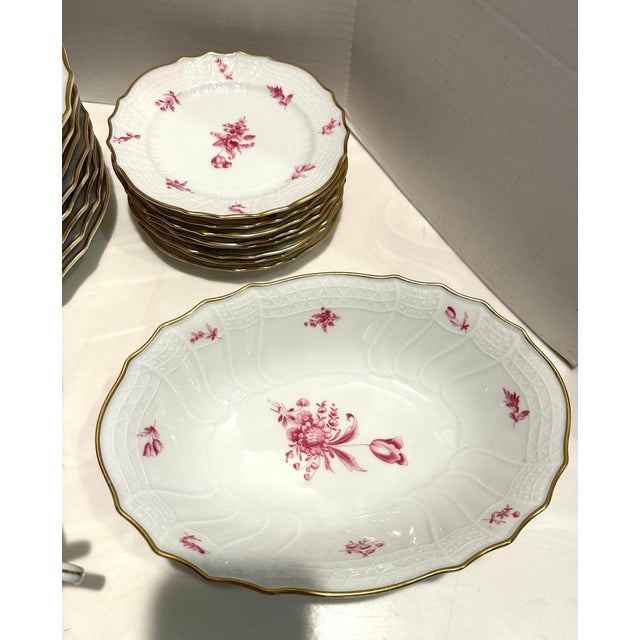 Raspberry Pink 1960s Hutschenreuther Dresden Marina China Service for Eight- 42 Pieces For Sale - Image 8 of 9