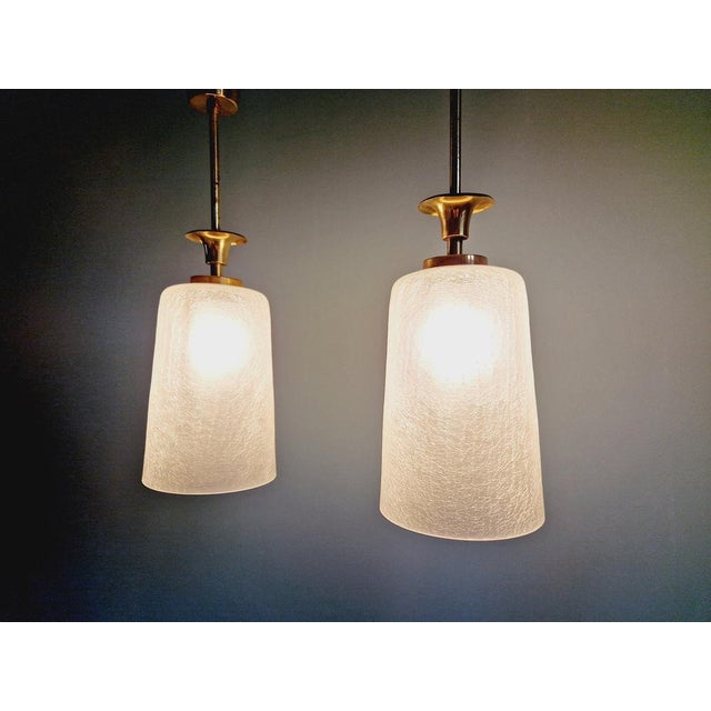 Mid-Century Pendant Lights in Brass and Clear Crackled Glass, 1950s, Set of 2 For Sale - Image 13 of 16
