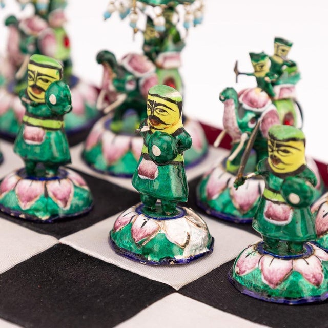 Indian Silver and Enamel Chess Set with Silk and Velvet Board, Jaipur, 1950s, Set of 33 For Sale - Image 12 of 18