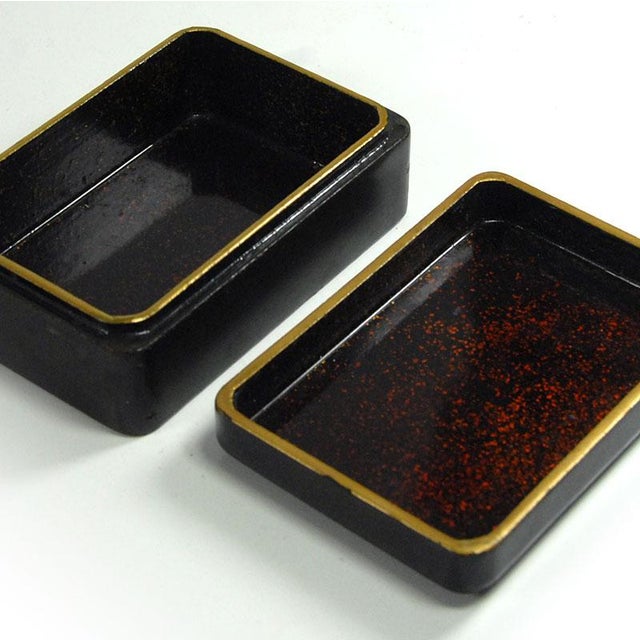 Small Japanese Hand-Painted Lacquered Lidded Box, 1900s For Sale - Image 9 of 10