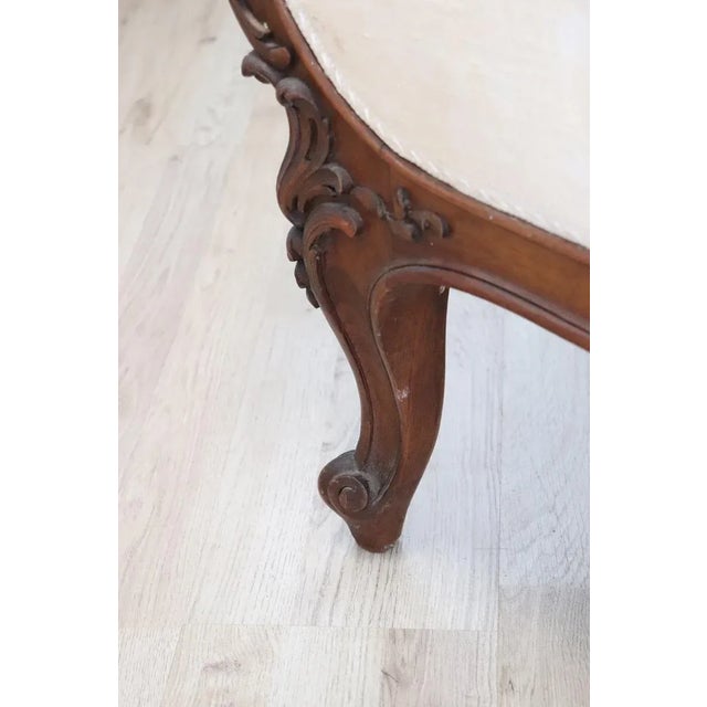 We offer this antique Italian chaise longue dating back to the late 19th century. Featuring a solid walnut frame and a...