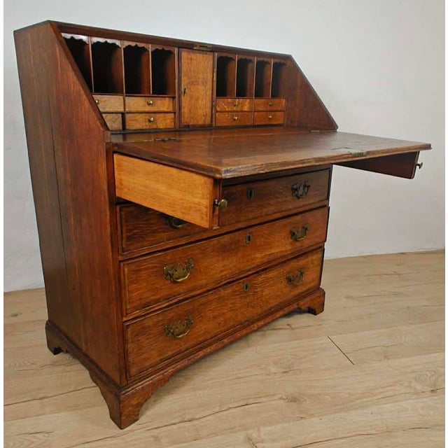 Antique English George III Writing Bureau in Oak, 18th Century For Sale - Image 3 of 18