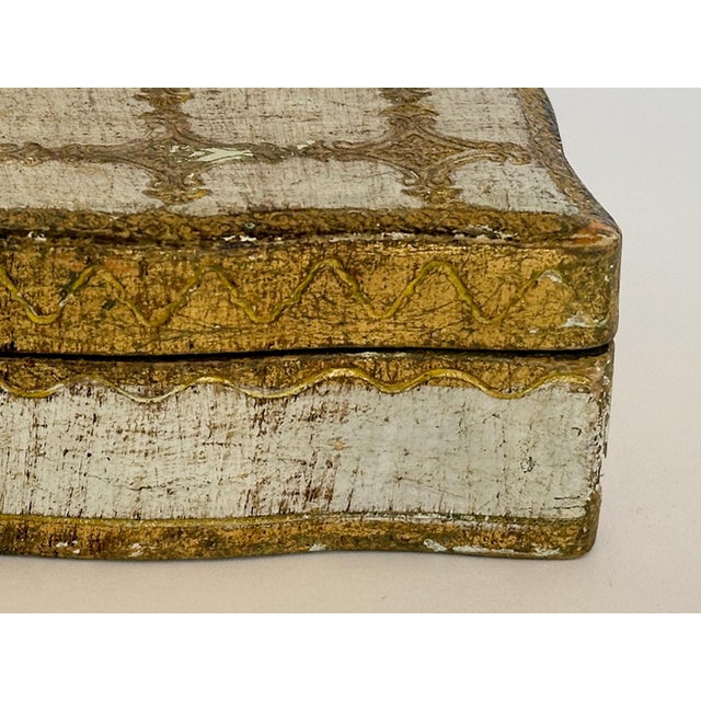 Italian 19th Century White and Gold Lattice Florentine Box For Sale - Image 3 of 3
