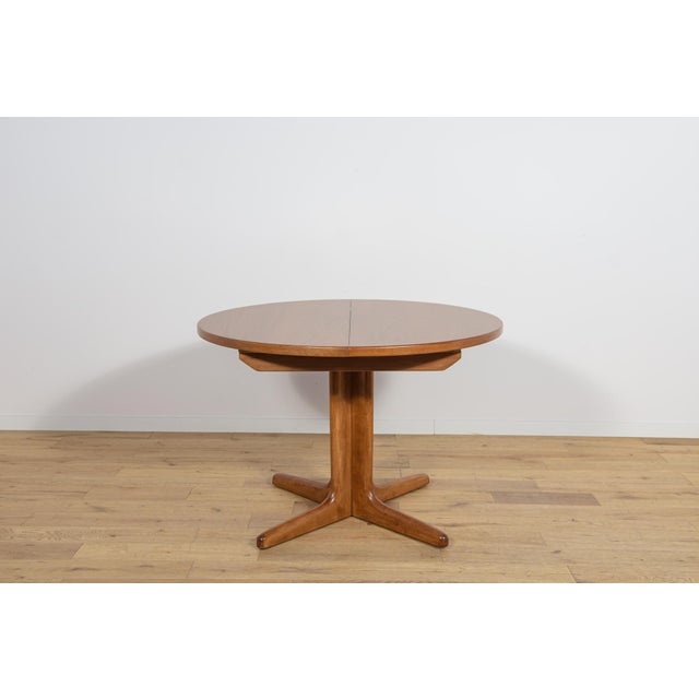 This round teak table was manufactured in Great Britain in the 1960s. It boasts a refined design and reinforced edges. The...
