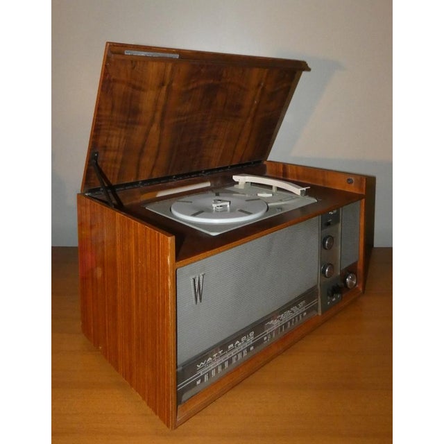 Mid-Century Modern Model WR 718 Turntable Radio in Wood and Bakelite from Watt Radio, Italy, 1960s For Sale - Image 3 of 13