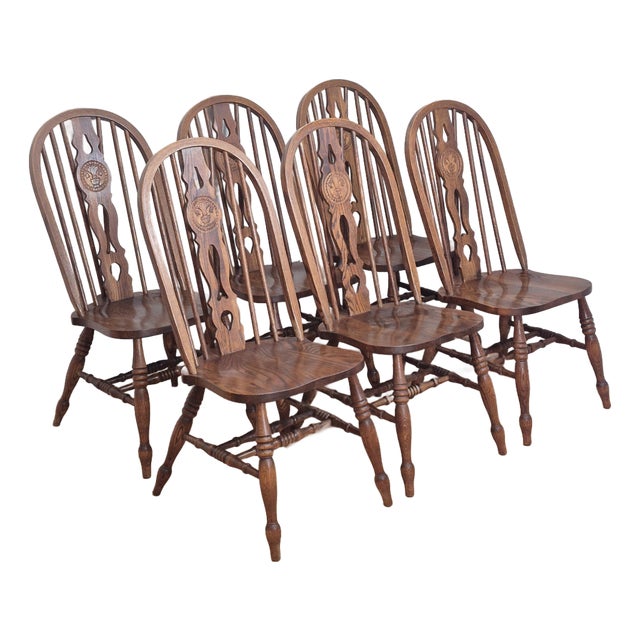 1940s h.w. Hull & Sons Oak Brace Back Windsor Dining Side Chairs W/ Carved Medallions, Set of 6 For Sale