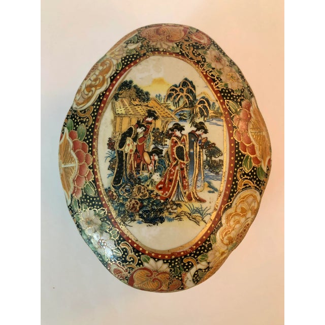 Chinoiserie Vintage Cloisonné Ceramic Lidded Box With Scalloped Edge For Sale - Image 3 of 8