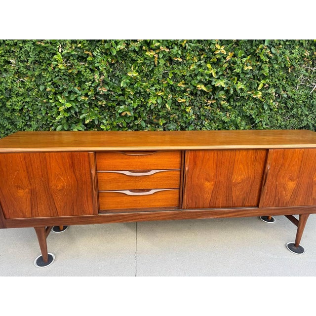 Wood Mid-Century Modern Teak Sideboard Credenza For Sale - Image 7 of 15