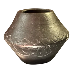Vintage Louise Bigmeat Maney Cherokee Black Pottery Jar