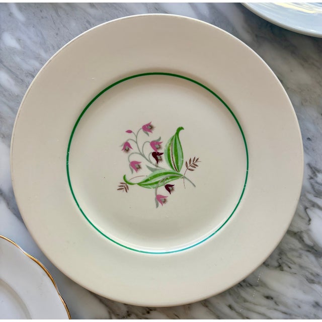 Mid 20th Century Painted Petals Eclectic Floral Wall Plate Curation - 8 Piece Set For Sale - Image 10 of 16