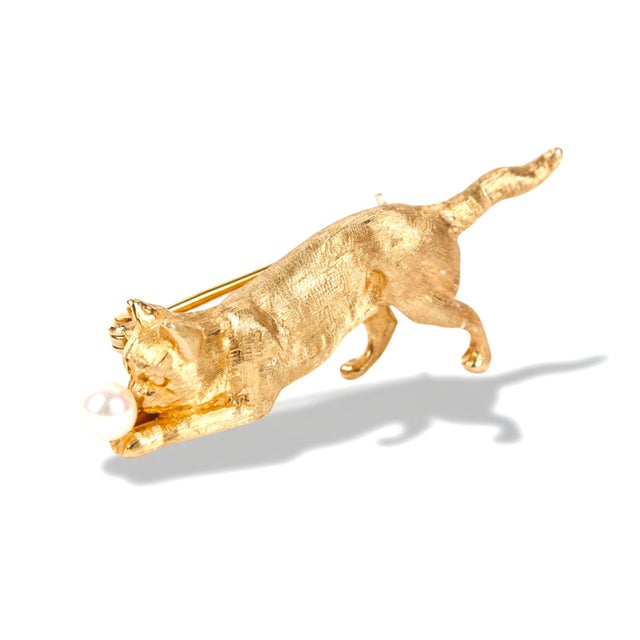14k Yellow Gold Cat Brooch With 3.9mm Pearl, Late 20th Century For Sale - Image 9 of 10