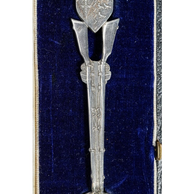 1930s Nice Hunting Shotgun Armorial Coat of Arms Trophy Antique Sterling Silver Spoon With Leather Presentation Box For Sale - Image 5 of 12