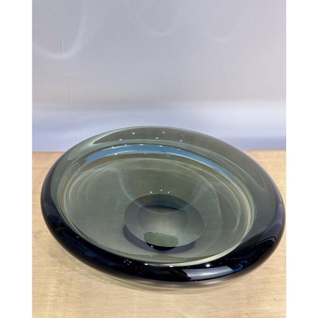 Vicke Lindstrand Vintage Twilight Blue Elliptic Bowl by Vicke Lindstrand for Kosta, 1960s For Sale - Image 4 of 4