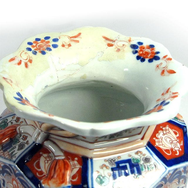 Oktagonal Imari Handpainted Japan Vase, 1890s For Sale - Image 3 of 13