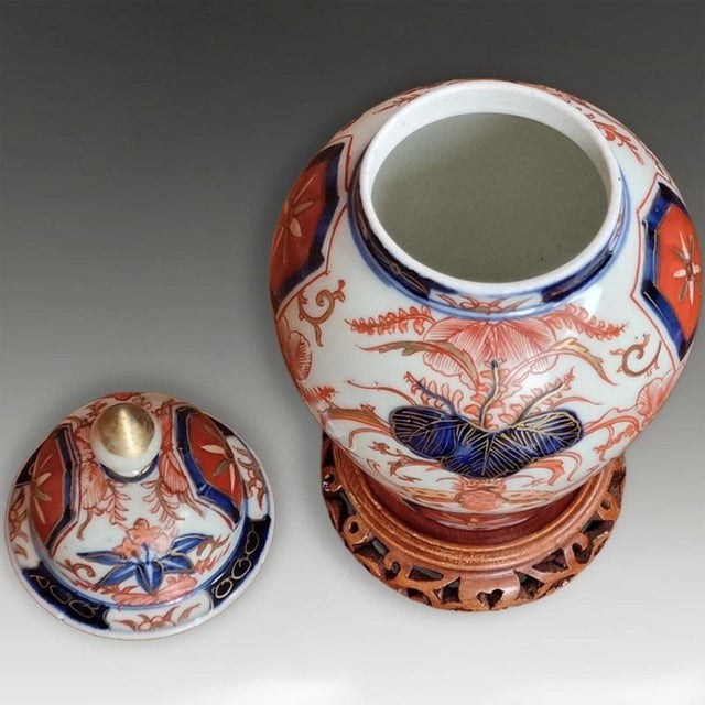 Ceramic Antique Edo Period Japanese Arita Porcelain Lidded Vase, 1720 For Sale - Image 7 of 8