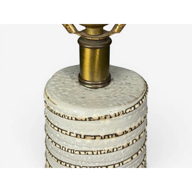 1960s Gordon & Jane Martz, Large Table Lamp, Light Grey Ceramic, Usa For Sale - Image 9 of 9