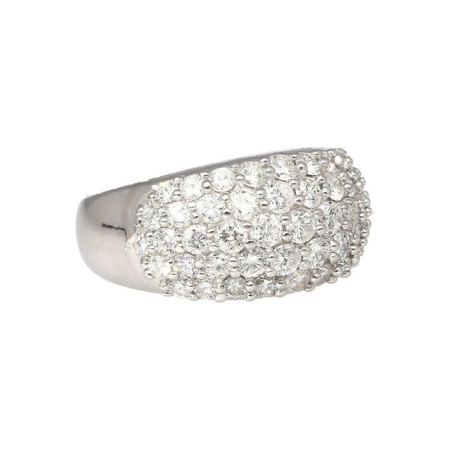 Modern 2.51 Carat Diamond Pavé Cluster Band Platinum Ring Size 7.25 For Sale - Image 3 of 8