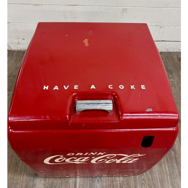 Coca Cola Bottling Co. Vintage C. 1940s Westinghouse Coca-Cola Bottle Cooler For Sale - Image 4 of 16