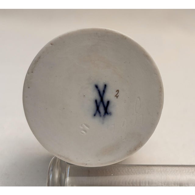 Vintage Meissen Lidded Jar/Pill Box With Gold Trim & Handpainted Flowers and Insects For Sale - Image 11 of 12