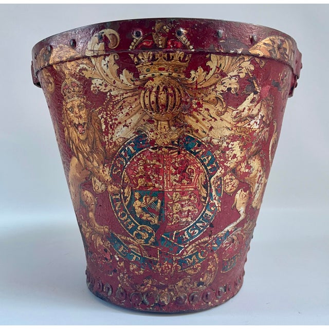 19th-Century English Antique Georgian Red Leather Hand-Decorated Armorial Shield Fire Bucket For Sale - Image 4 of 9