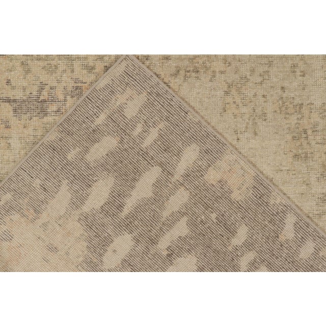 Distressed Style Modern Rug in Gray & Beige Abstract Pattern by Rug & Kilim For Sale In New York - Image 6 of 7
