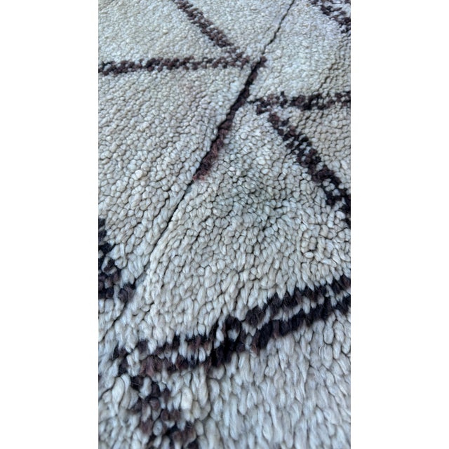 1980s Vintage Moroccan Beni Ourain Rug - 6'9" X 12'5" For Sale - Image 9 of 10