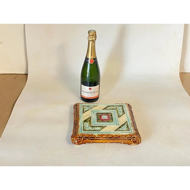 This bribe is typical of the work of JC Givet. This floral decoration with its green and Red colors, can be found in the...