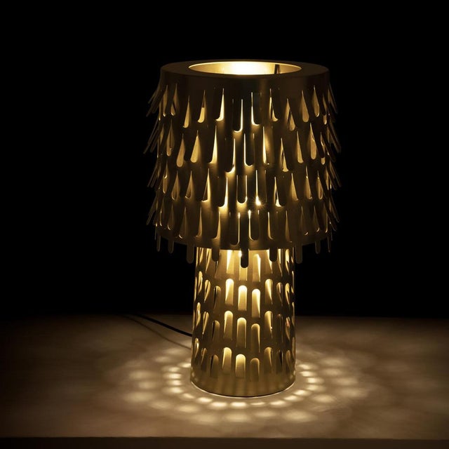 The lamp is made of polished brass, synonymous of elegance and preciousness. It is composed of two overlapping cylinders,...