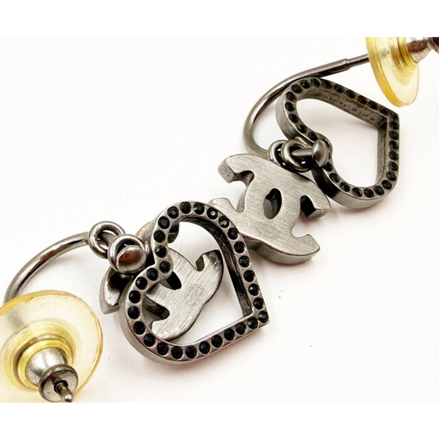2000 - 2009 Chanel Silver CC Heart Black Crystal Overlap Hoop Earrings, A Pair For Sale - Image 5 of 5